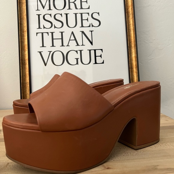 Larroude Cognac Platform Shoes with Chunky Design - Picture 4 of 8